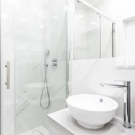 Апартаменты Apartament Mennica - One Bedroom - Golden